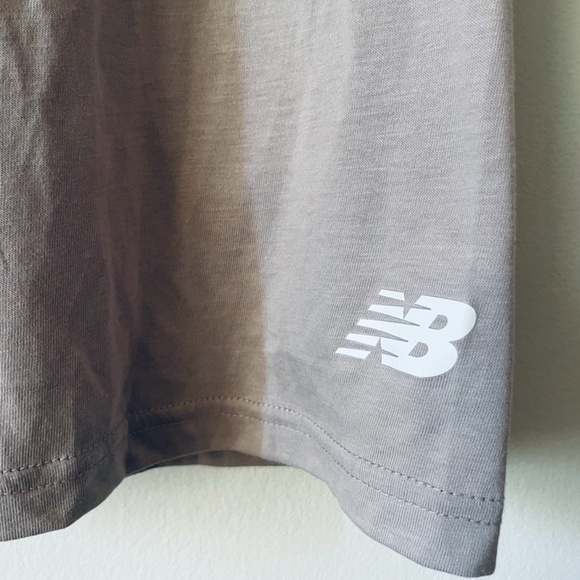 New Balance M Taupe Mesh Insert T-shirt - Picture 2 of 8